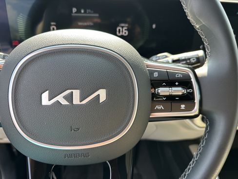 Used 2025 Kia Sorento S FWD image 26