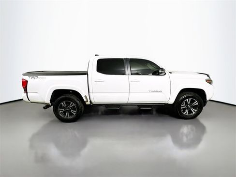 Used 2017 Toyota Tacoma TRD Sport w/ Tow Package image 7