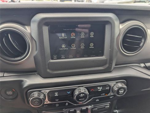 Used 2022 Jeep Wrangler Sport AWD/4WD image 21