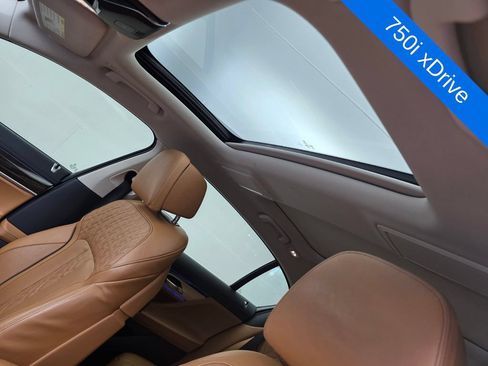 Used 2022 BMW 750i xDrive AWD/4WD image 12