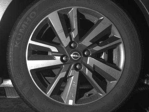 Used 2025 Nissan Versa SV FWD image 16