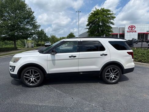 Used 2017 Ford Explorer Sport w/ Equipment Group 401A AWD/4WD image 4
