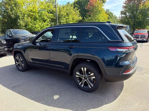 New 2027 Jeep Grand Cherokee Limited AWD/4WD image 3
