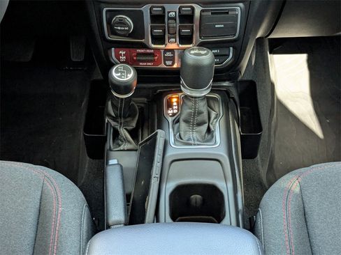 Used 2025 Jeep Wrangler Unlimited Rubicon w/ XTREMEE 35" Tire Package image 22