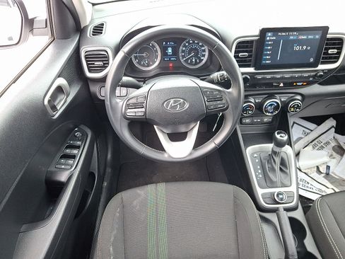 Used 2022 Hyundai Venue SEL image 11
