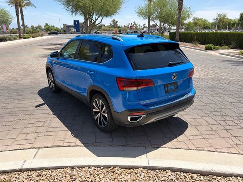 Used 2023 Volkswagen Taos SE w/ Panoramic Sunroof Package AWD/4WD image 4