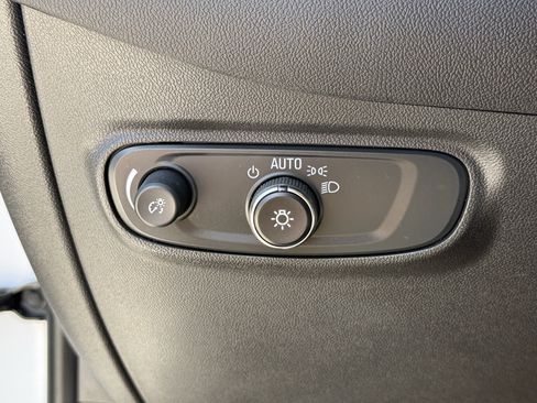 Used 2024 Chevrolet Equinox LT FWD image 25