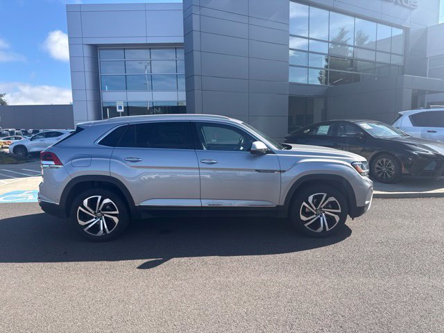 Used 2020 Volkswagen Atlas Cross Sport SEL Premium AWD/4WD image 2