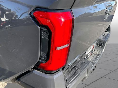 Certified 2025 Toyota Tacoma SR5 AWD/4WD image 28