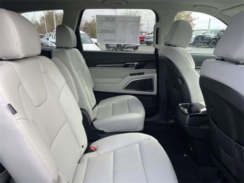 New 2025 Kia Telluride S image 22