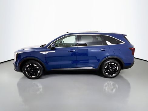 Used 2025 Kia Sorento S w/ Panoramic Sunroof Package FWD image 4