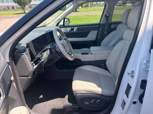 Used 2025 Hyundai Santa Fe SEL FWD image 29