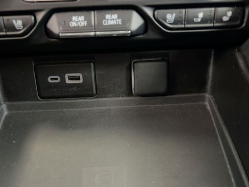 Used 2023 GMC Yukon SLT image 31