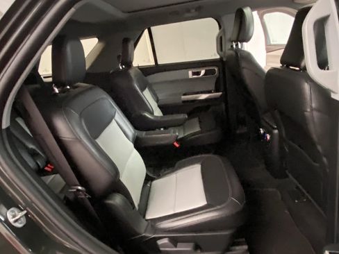 Used 2022 Ford Explorer XLT w/ Equipment Group 202A AWD/4WD image 12
