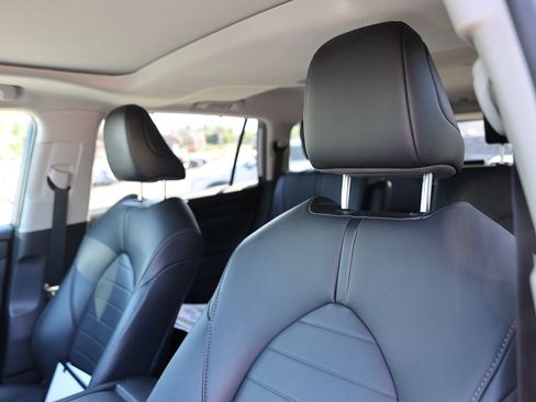 Used 2020 Toyota Highlander XLE AWD/4WD image 23