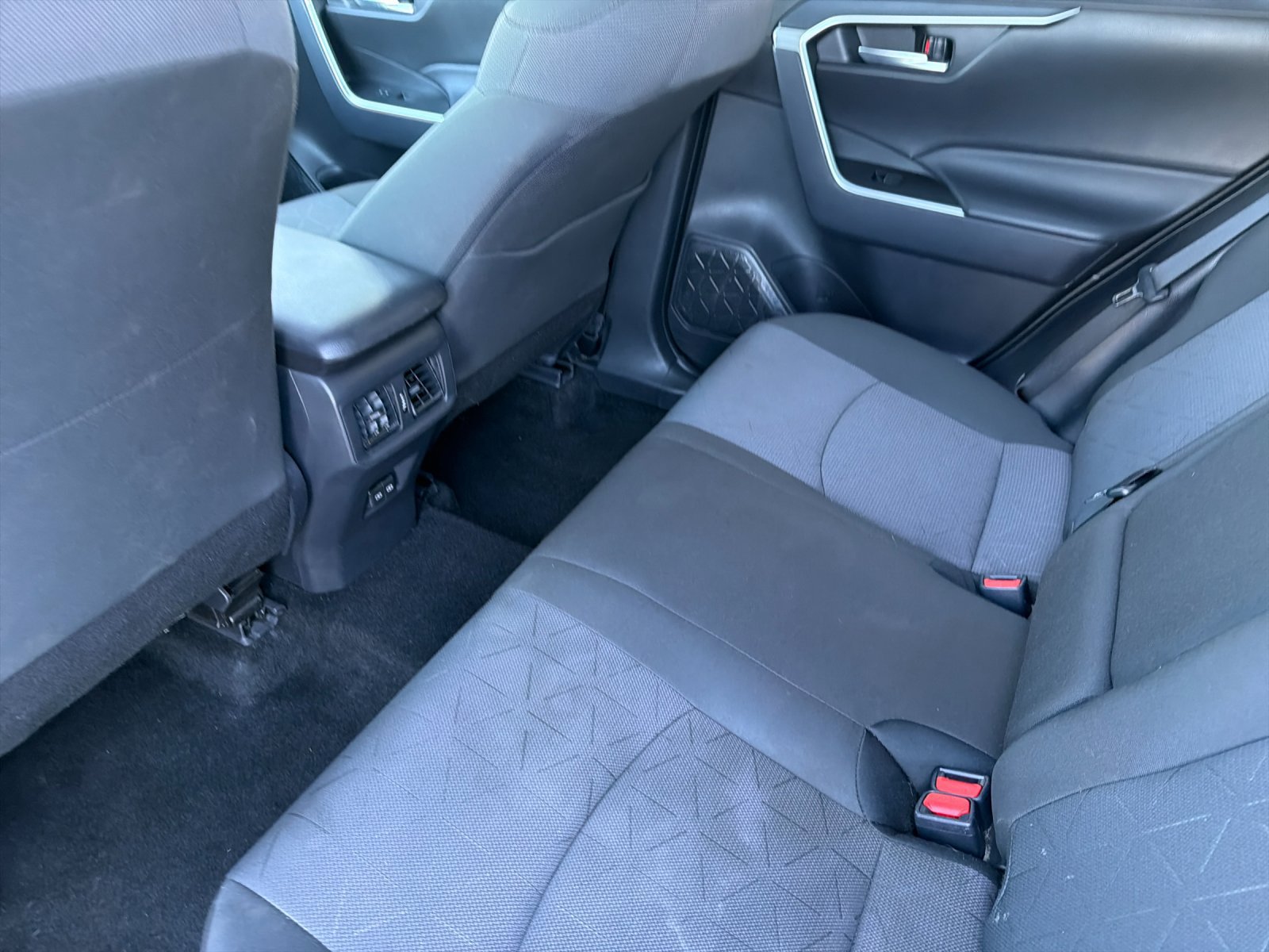 Used 2025 Toyota RAV4 XLE FWD image 13