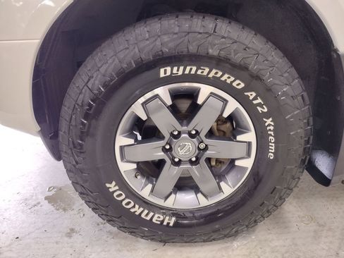 Used 2017 Nissan Frontier PRO-4X AWD/4WD image 5