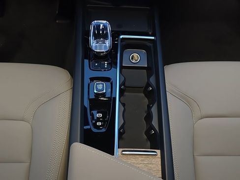 New 2026 Volvo XC60 B5 Plus w/ Climate Package AWD/4WD image 19