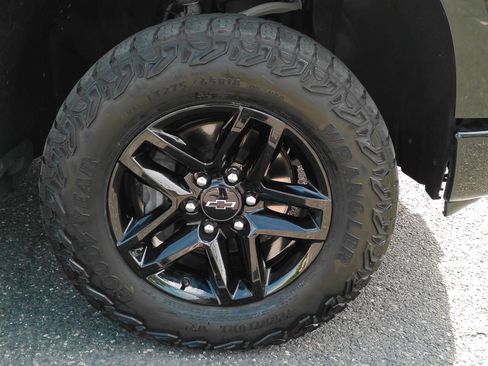 Certified 2024 Chevrolet Silverado 1500 Custom Trail Boss AWD/4WD image 29