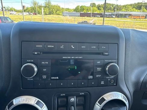 Used 2015 Jeep Wrangler Unlimited Sahara w/ Connectivity Group AWD/4WD image 16