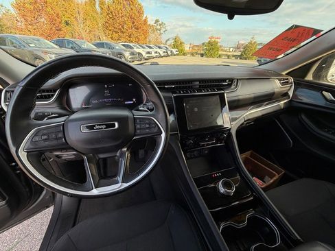 Used 2022 Jeep Grand Cherokee Laredo w/ Luxury Tech Group I image 19