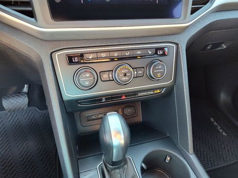 Used 2020 Volkswagen Atlas Cross Sport SE image 19