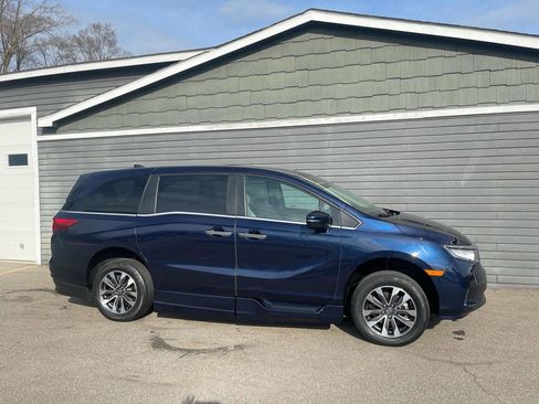 Used 2023 Honda Odyssey EX-L image 10