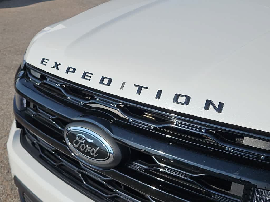 Used 2023 Ford Expedition Limited RWD image 13