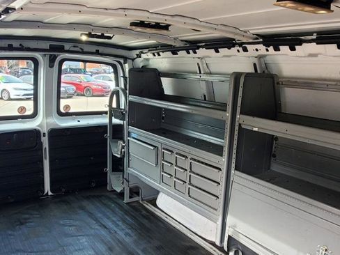 Used 2015 Chevrolet Express 2500 RWD image 17