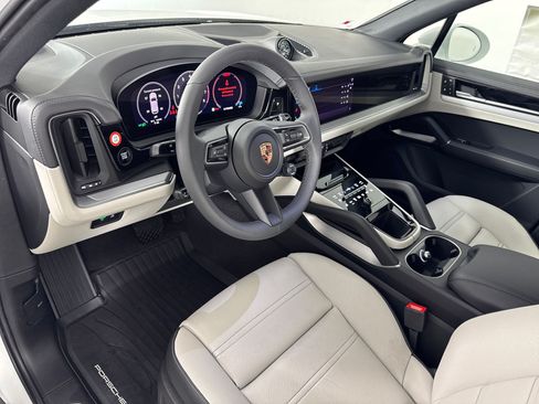 Certified 2026 Porsche Cayenne Coupe AWD/4WD image 4