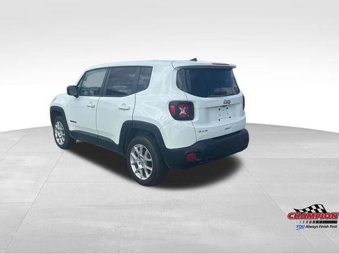 Used 2023 Jeep Renegade Latitude image 3