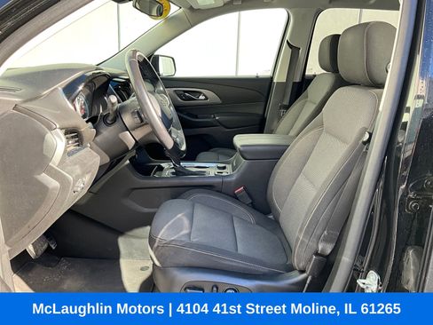 Used 2020 Chevrolet Traverse LT image 2