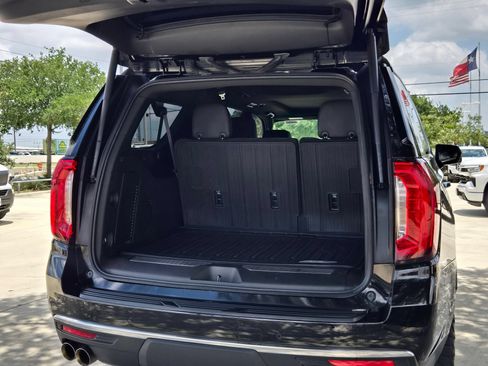Used 2023 GMC Yukon XL Denali AWD/4WD image 27