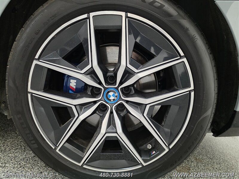 Used 2025 BMW i5 M60 w/ M Sport Package AWD/4WD image 21