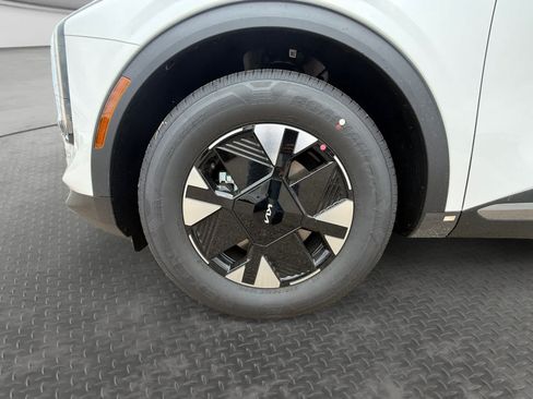 New 2027 Kia Sportage LX FWD image 9