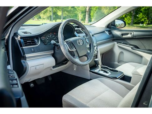 Used 2013 Toyota Camry FWD image 10
