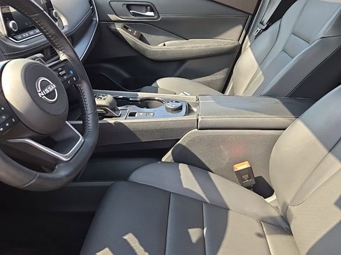 Used 2023 Nissan Rogue SV w/ SV Premium B Package image 16