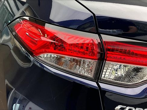 Used 2022 Toyota Corolla LE FWD image 27