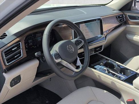 New 2026 Volkswagen Atlas SE FWD image 3