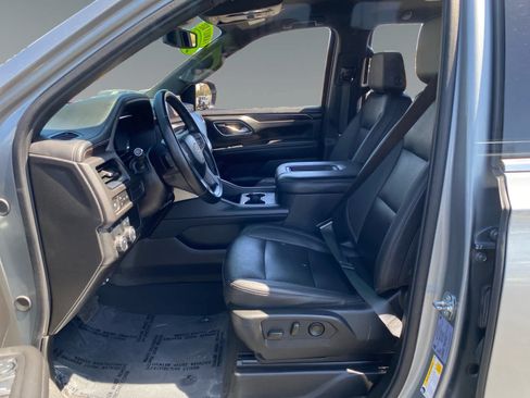 Used 2024 Chevrolet Suburban LT RWD image 9