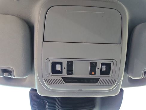 Used 2023 Ford Explorer XLT image 23