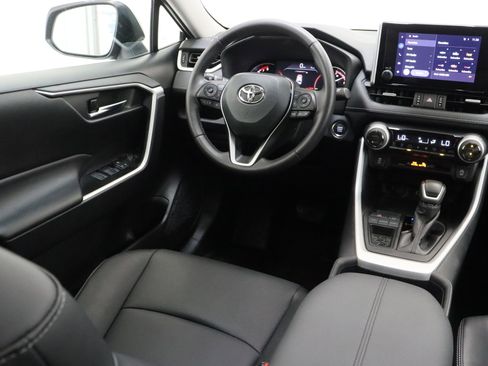 Used 2025 Toyota RAV4 XLE Premium FWD image 31