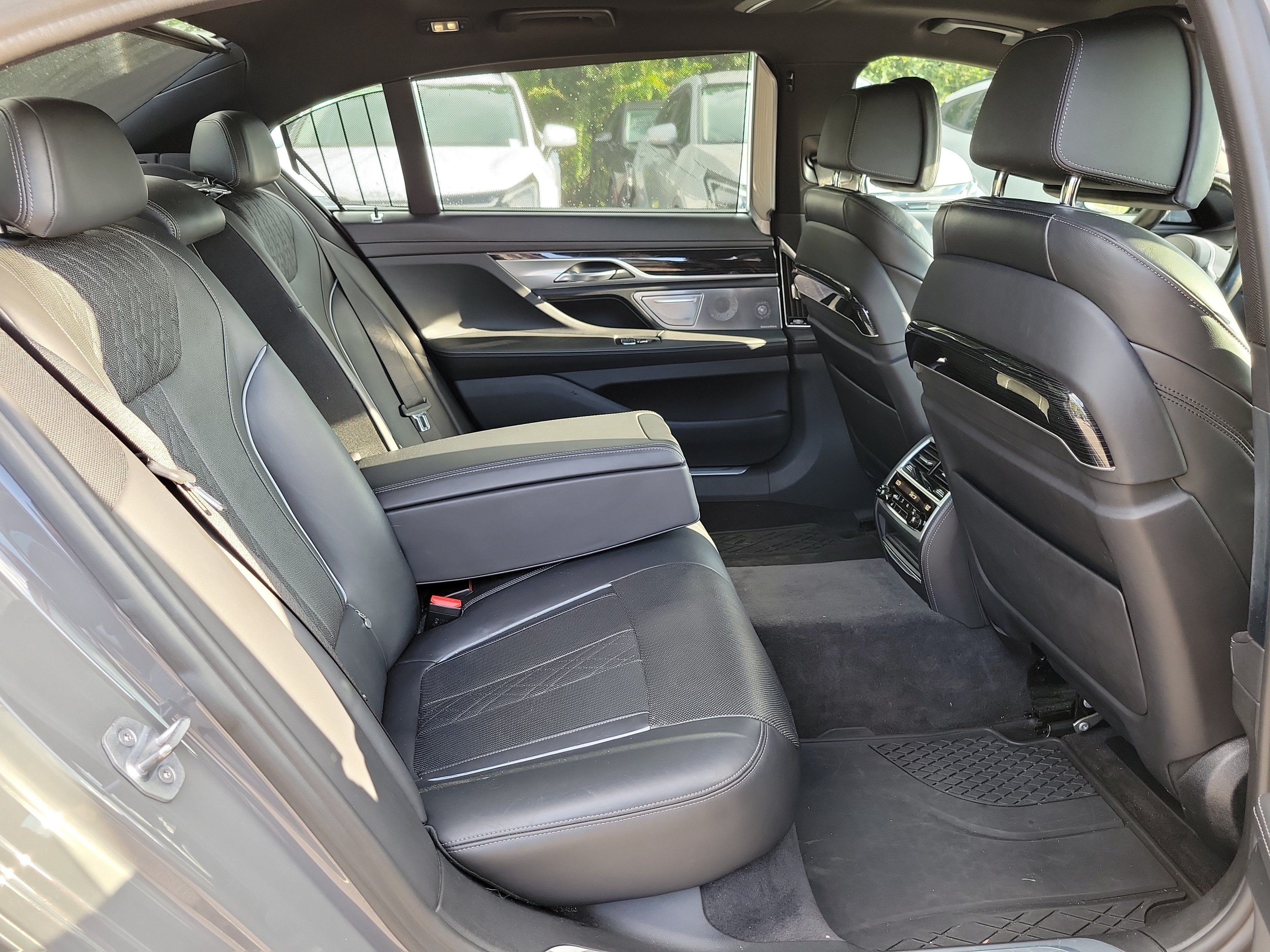 Used 2020 BMW 750i xDrive w/ Executive Package AWD/4WD image 13