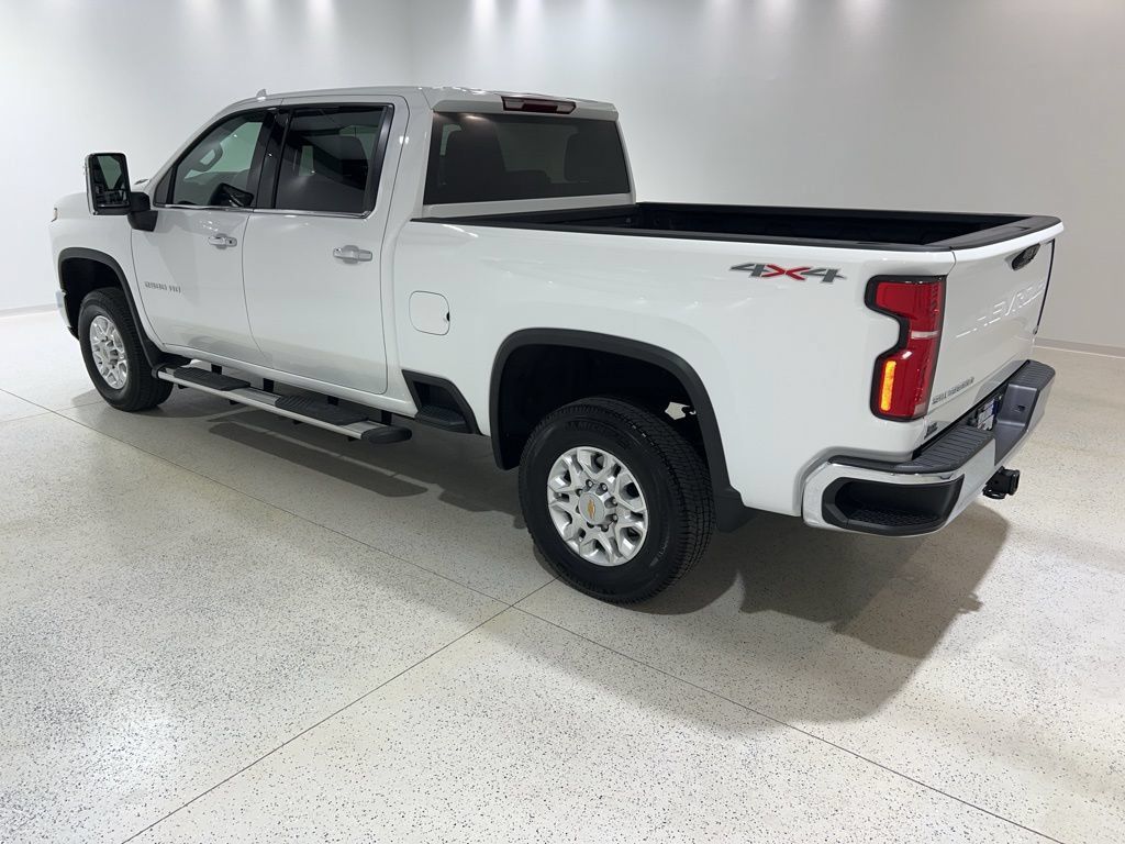 Used 2024 Chevrolet Silverado 2500 LTZ AWD/4WD image 3