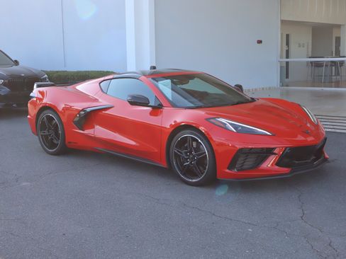 Used 2022 Chevrolet Corvette Stingray Preferred Cpe w/ Z51 Performance Package RWD image 2