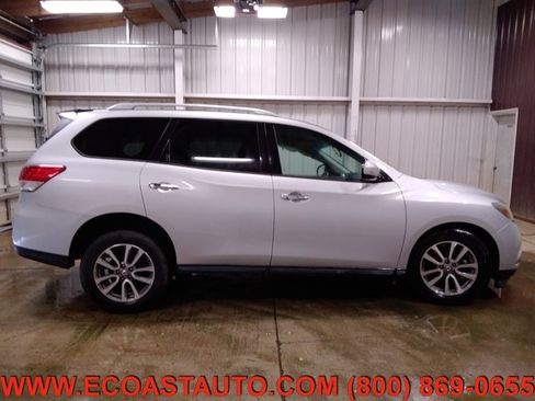Used 2014 Nissan Pathfinder SV image 6