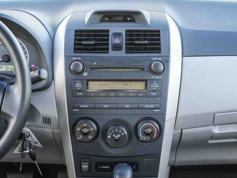 Used 2013 Toyota Corolla LE FWD image 13