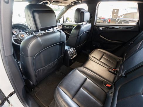 Used 2018 Porsche Macan S AWD/4WD image 30