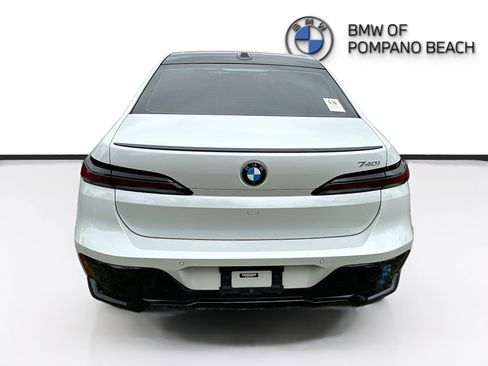 Used 2023 BMW 740i w/ Parking Assistance Package RWD image 6