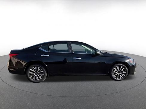 Used 2025 Nissan Altima 2.5 SV FWD image 15